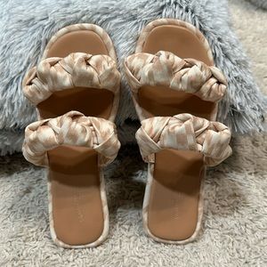 Universal Thread Women’s Sandals size 7